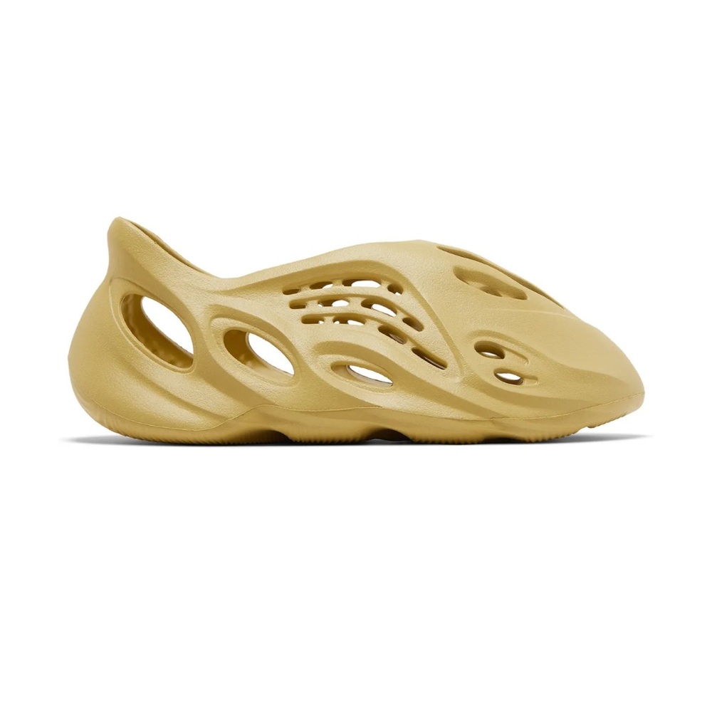 2022
Yeezy Foam Runner 'Sulfur'